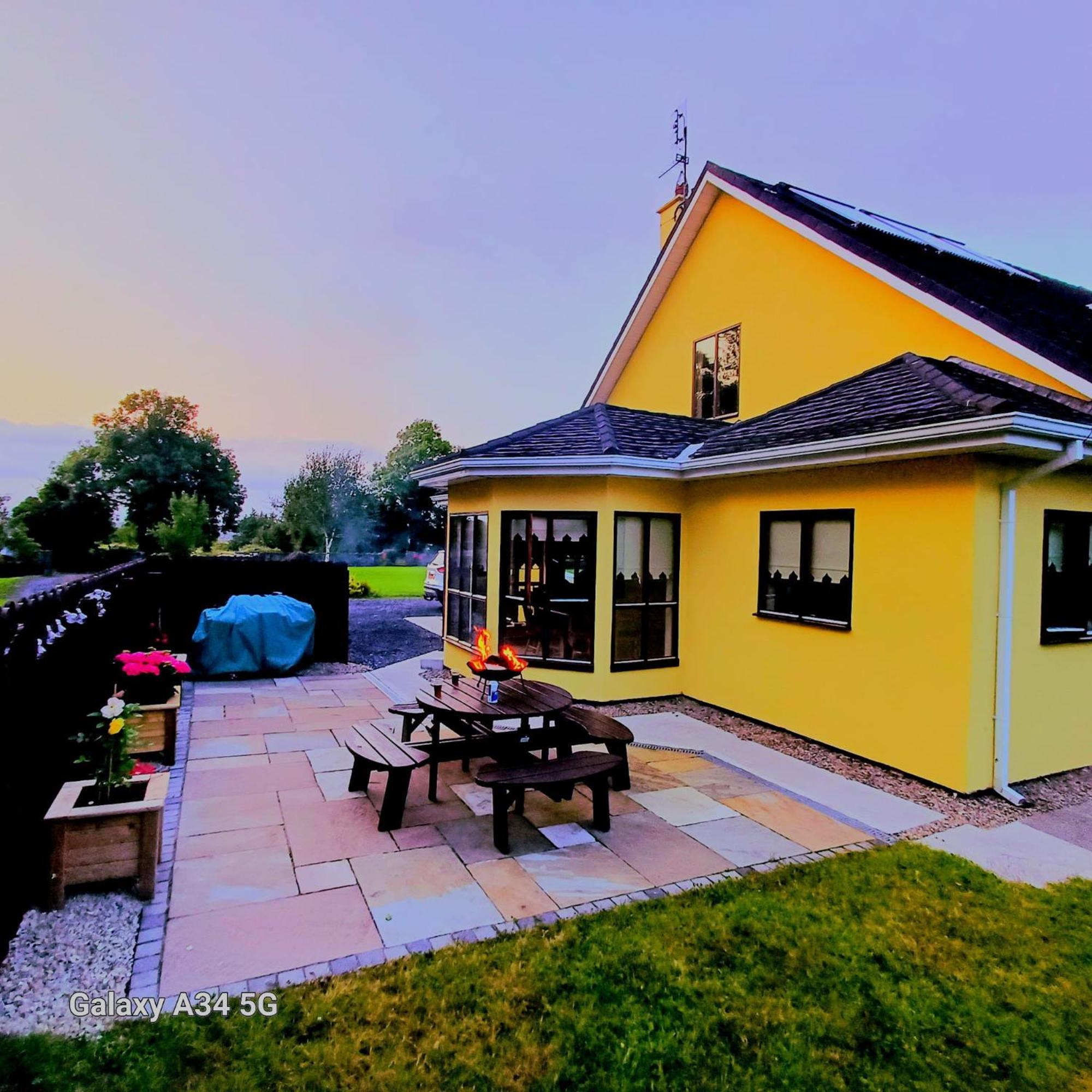 Yellow House Вестпорт Екстер'єр фото